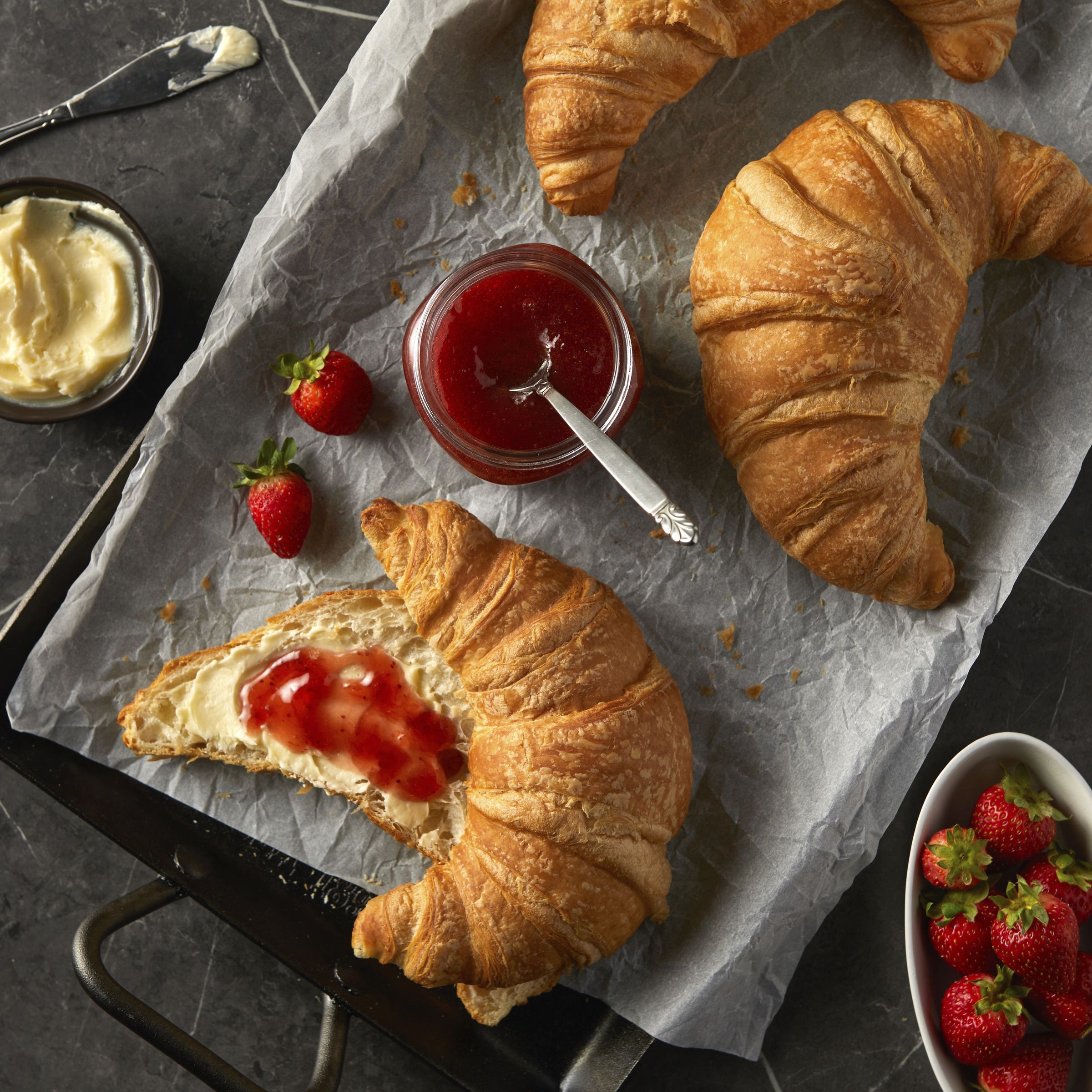 Pillsbury™ Croissant de Mantequilla Curvada 3.25 oz.