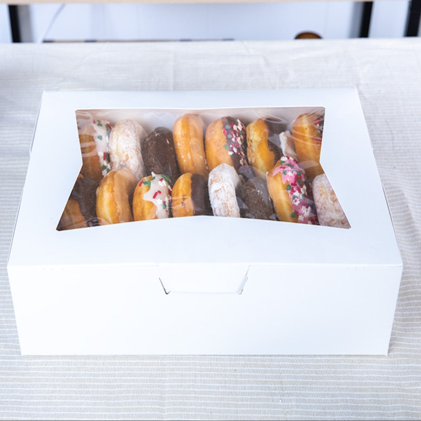 Caja Blanca con Ventana 1/4 Placa - 1 / 100